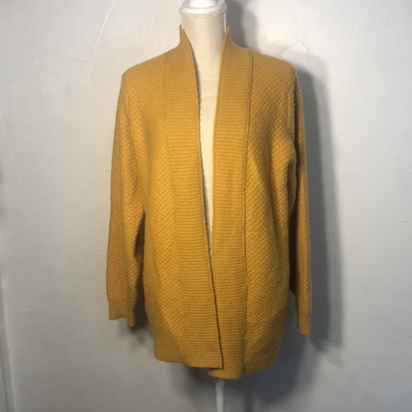 Abercrombie & Fitch Size Medium Mustard Yellow 2 pockets so soft - Picture 2 of 7
